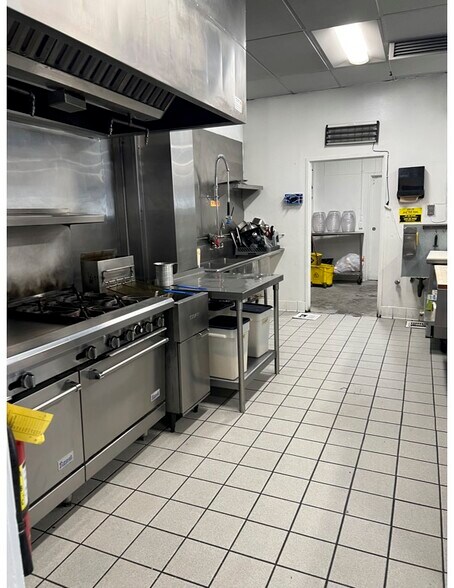 2806-2812 E Washington Blvd, Los Angeles, CA à louer - Photo intérieure - Image 3 de 14