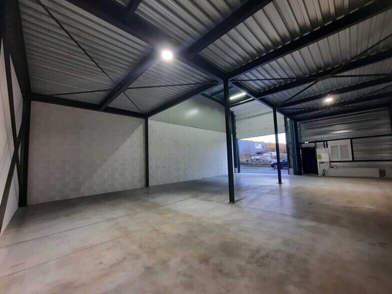 167 Rue De Guénas, Millery for lease - Interior Photo - Image 3 of 7