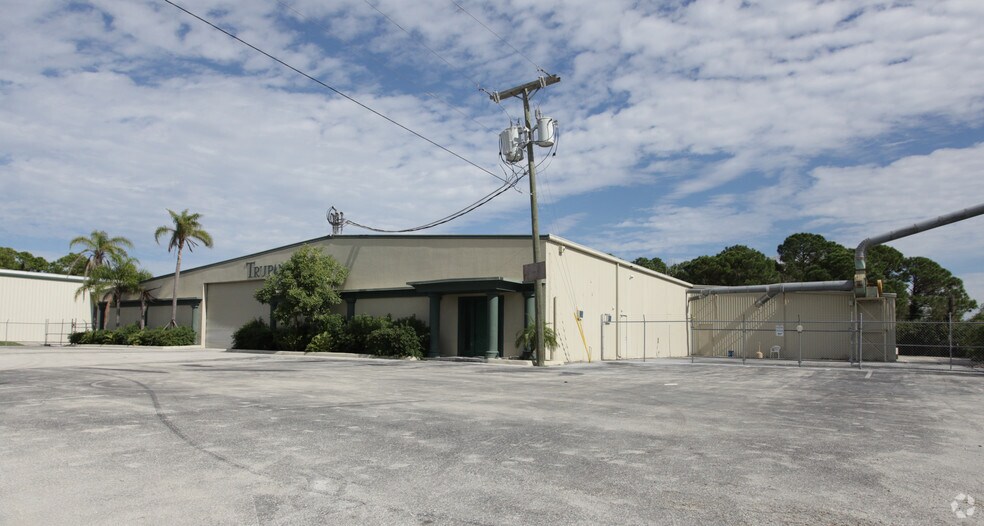 17061 Alico Center Rd, Fort Myers, FL à louer - Photo du bâtiment - Image 2 de 13
