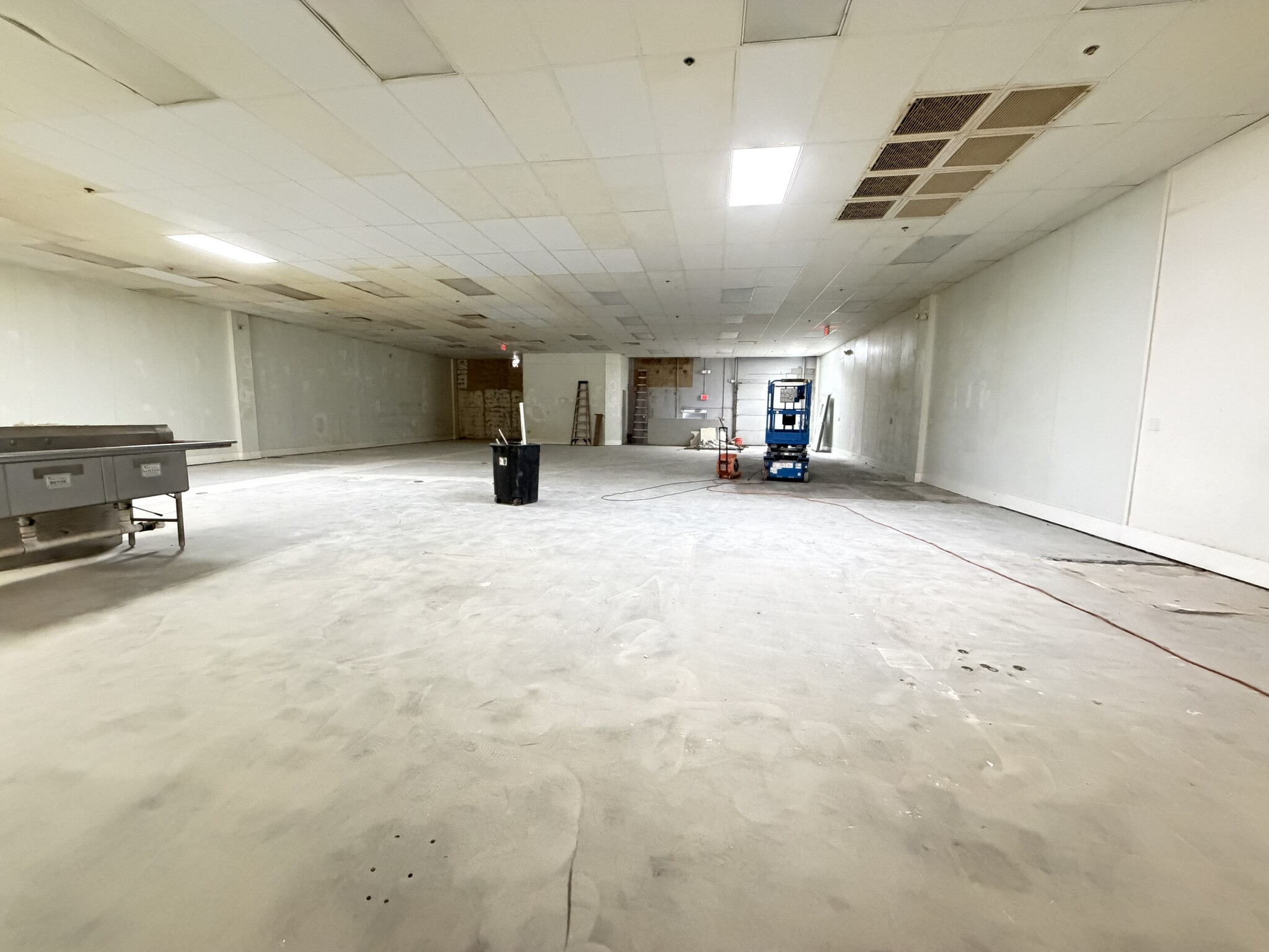 4 Pin Oak Dr, Branford, CT for lease Interior Photo- Image 1 of 9