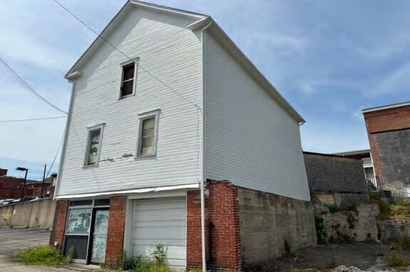 136 E High St, Waynesburg, PA à vendre - Photo du bâtiment - Image 2 de 12