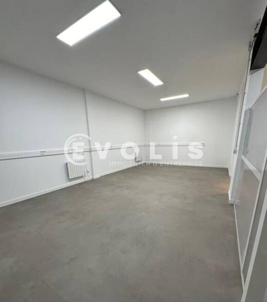Office in Orly for lease - Interior Photo - Image 2 of 4