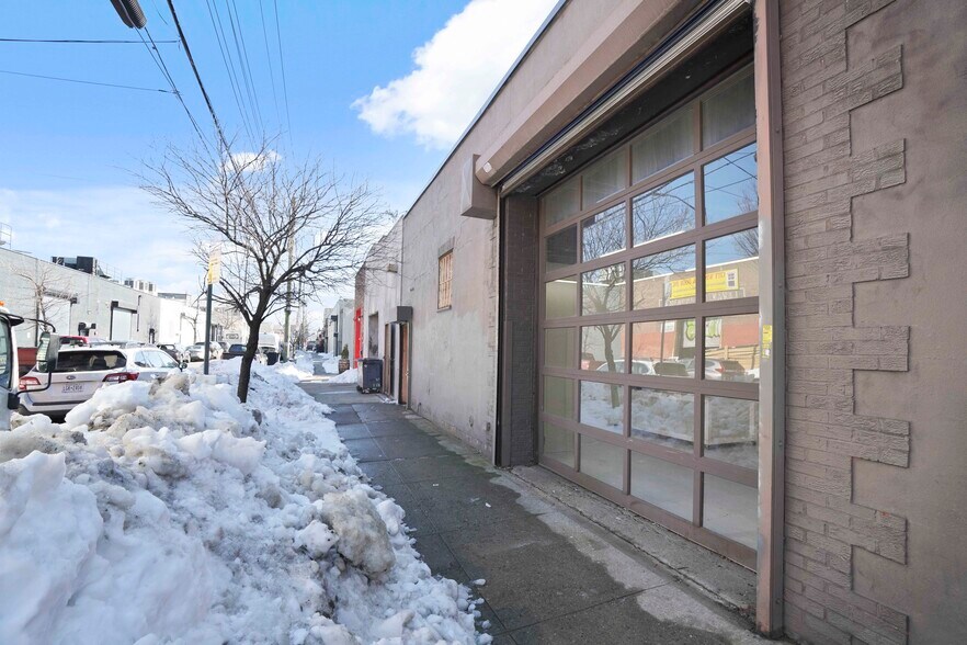 219 Van Brunt St, Brooklyn, NY à vendre - Photo du bâtiment - Image 3 de 20