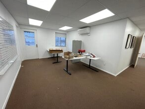 2200 S Industrial Hwy, Ann Arbor, MI à louer Photo intérieure- Image 2 de 3