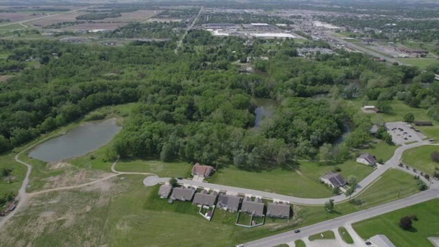 100 S Reed Rd, Kokomo, IN à vendre - Vidéo sur l’inscription commerciale - Image 3 de 3