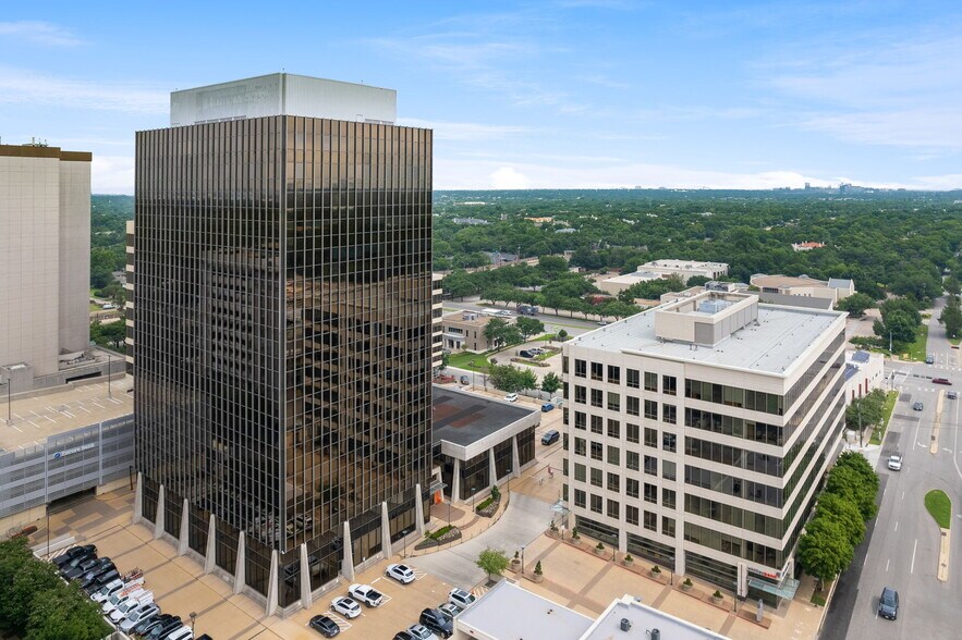 8333 Douglas Ave, Dallas, TX à louer - Photo du bâtiment - Image 1 de 13