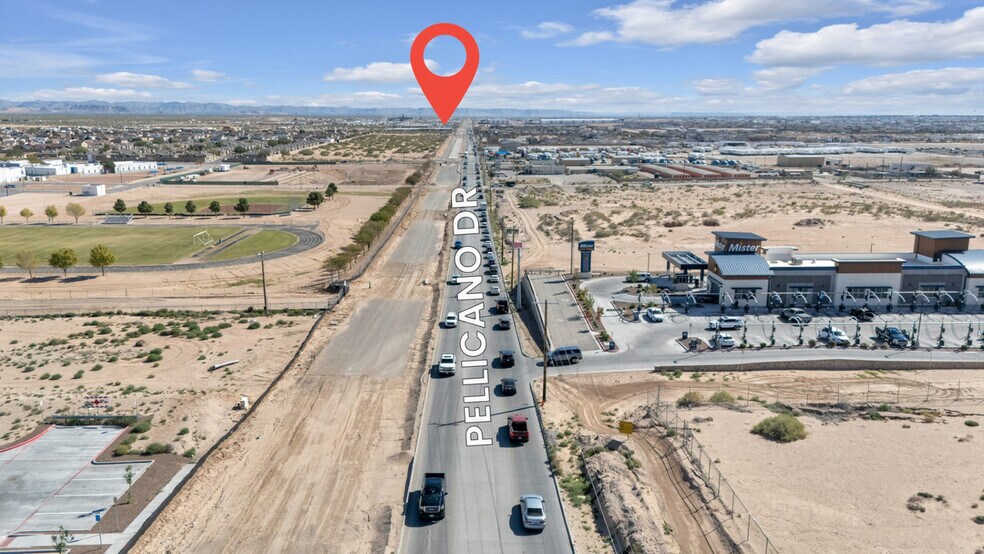 12841 Pellicano dr, El Paso, TX à louer - Photo du bâtiment - Image 3 de 5
