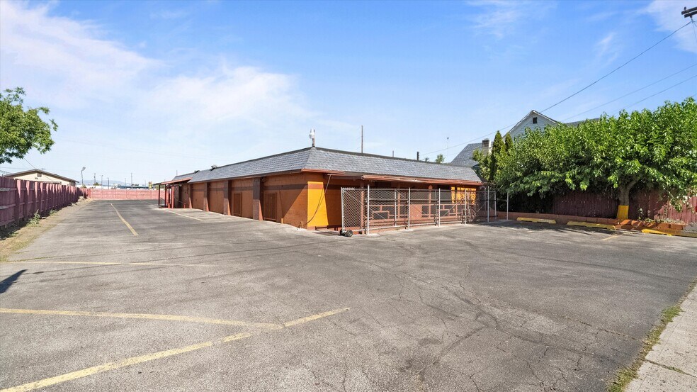 1214 S 6th St, Yakima, WA à vendre - Photo du bâtiment - Image 1 de 19