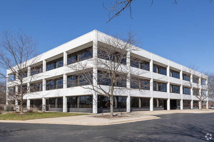 2900 Charlevoix Dr SE, Grand Rapids, MI à louer - Photo principale - Image 1 de 17