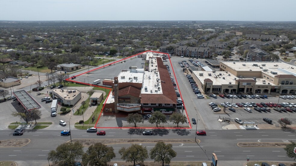 The Ridglea Complex Portfolio portfolio of 2 properties for sale on LoopNet.ca - Building Photo - Image 2 of 17