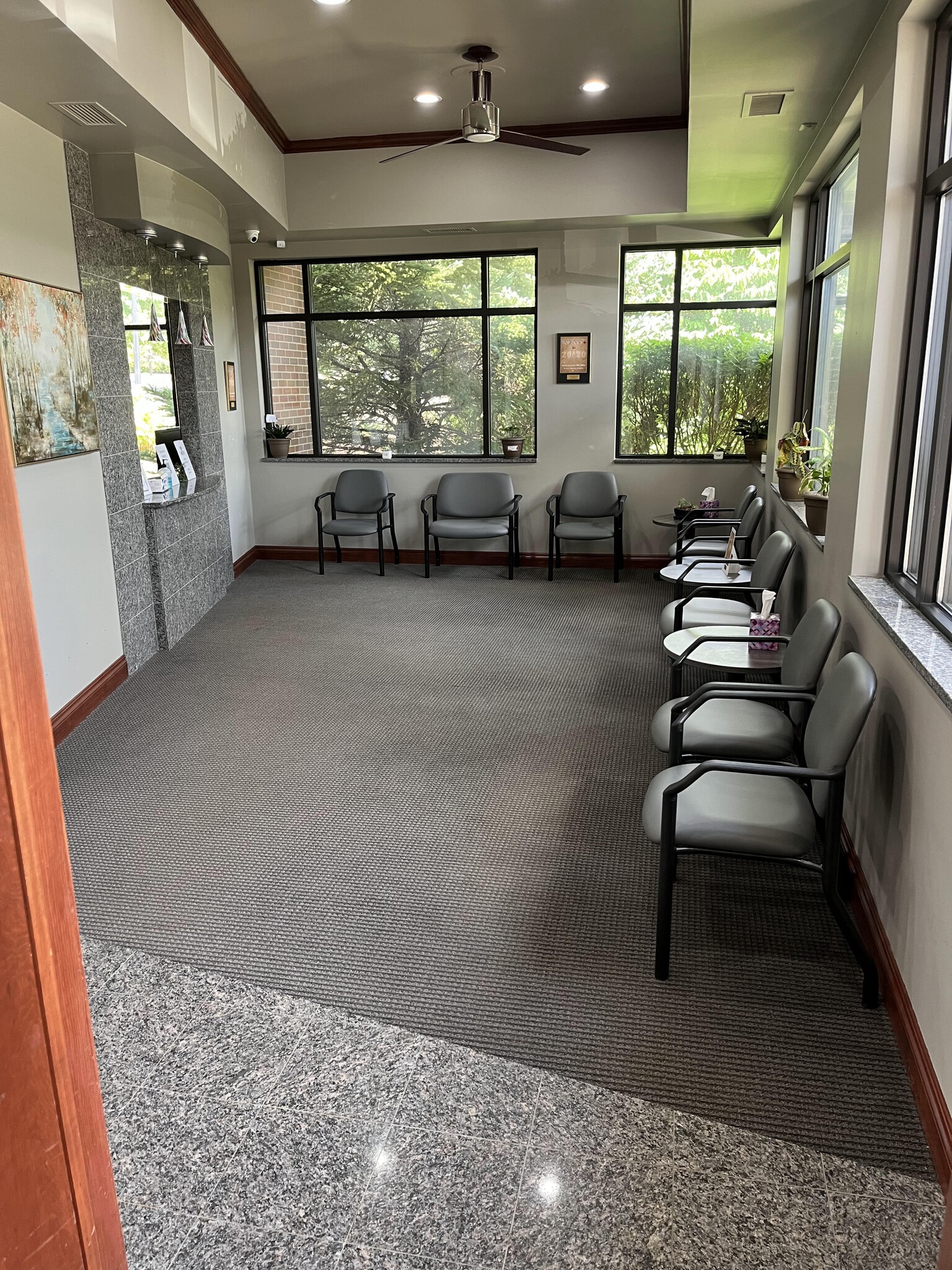 27750 Middlebelt Rd, Farmington Hills, MI à louer Photo intérieure- Image 1 de 45