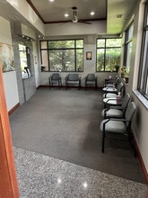 27750 Middlebelt Rd, Farmington Hills, MI à louer Photo intérieure- Image 1 de 45