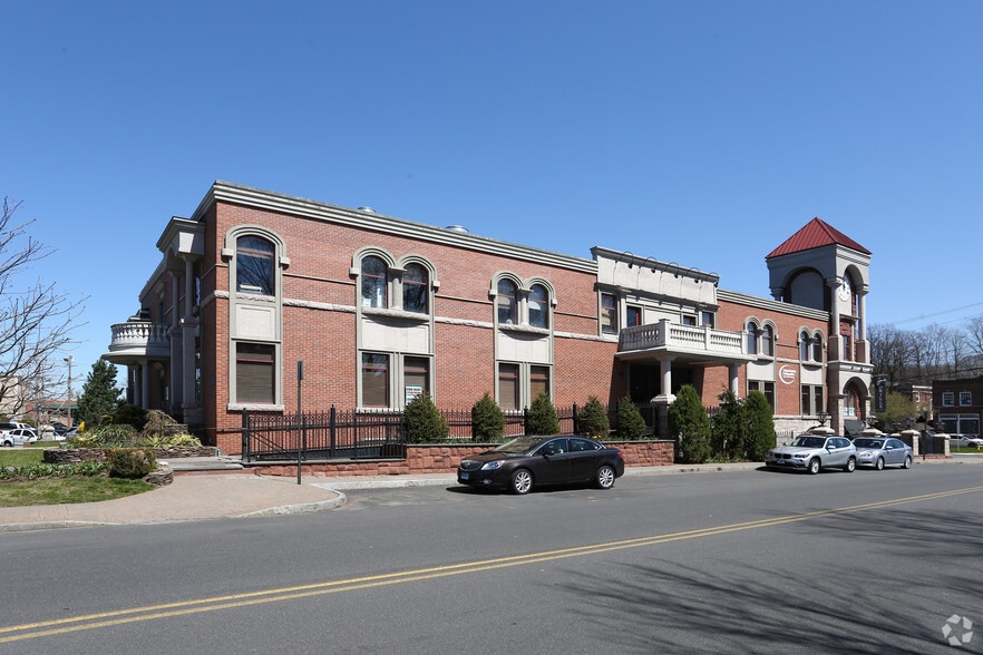 98 Main St, Southington, CT for lease - Building Photo - Image 2 of 5