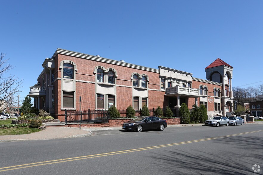 98 Main St, Southington, CT à louer - Photo du bâtiment - Image 2 de 5