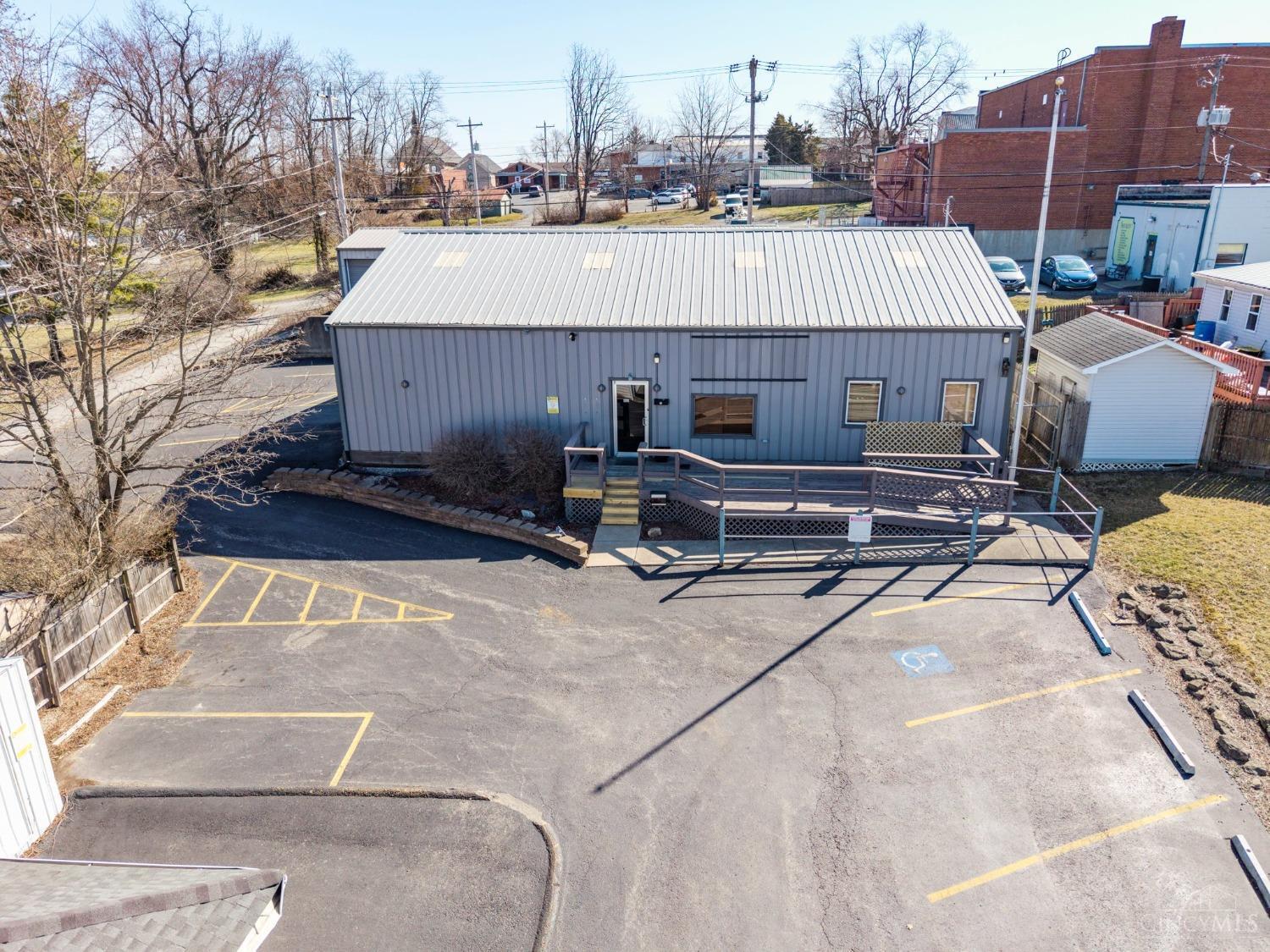 210 N West St, Hillsboro, OH à vendre Photo du bâtiment- Image 1 de 31
