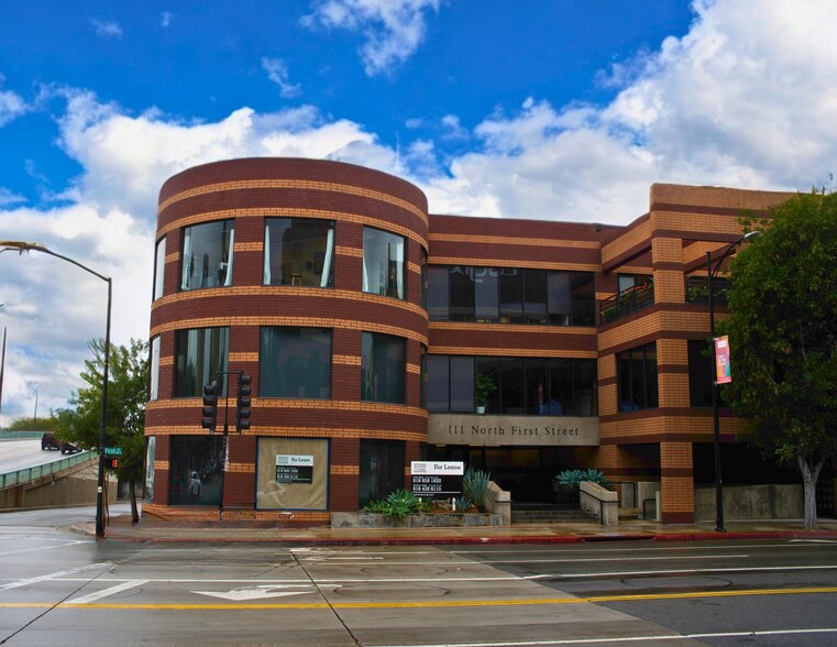 111 N 1st St, Burbank, CA à louer - Photo du bâtiment - Image 2 de 14