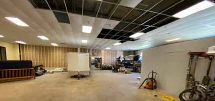 2425 - 2429 S Stoughton Rd, Madison, WI for lease Interior Photo- Image 2 of 5