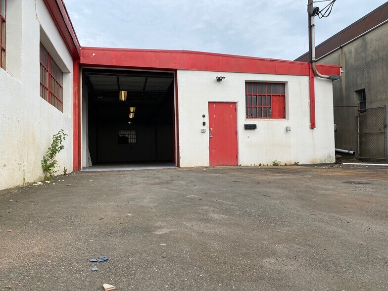 238 West St, South Hackensack, NJ à louer - Photo du bâtiment - Image 3 de 8