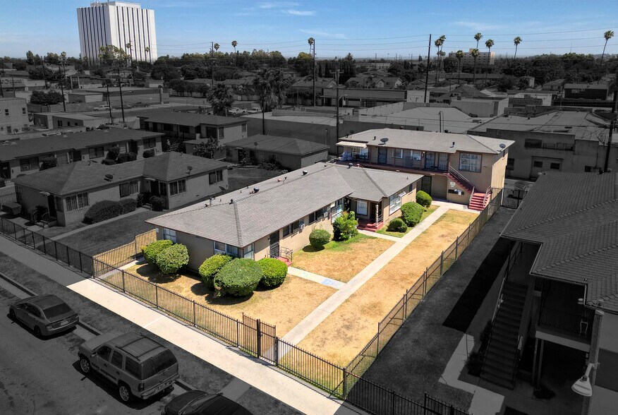 436 W Magnolia St, Compton, CA à vendre - Photo du bâtiment - Image 1 de 5