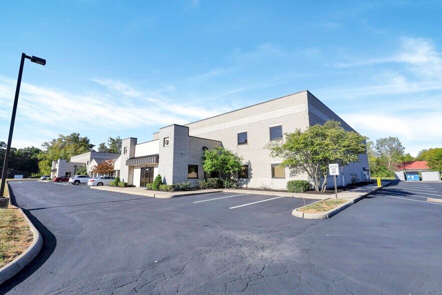 6361 Nicholas Dr, Columbus, OH à louer - Photo du bâtiment - Image 2 de 12