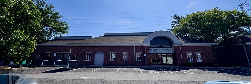 243-247 Dunn Rd, Florissant, MO for lease - Primary Photo - Image 1 of 2