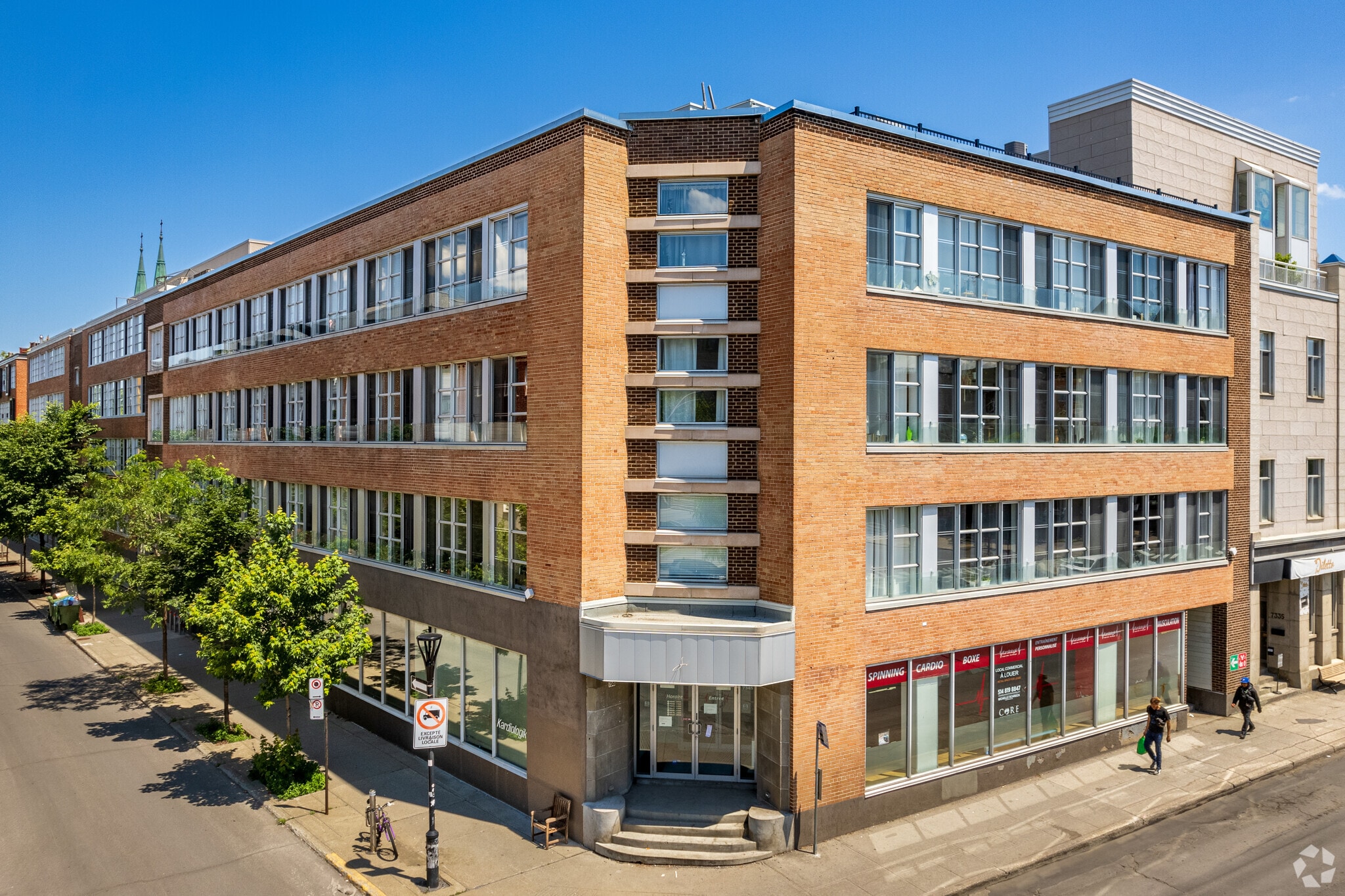 7345 Boul Saint-Laurent, Montréal, QC for lease Primary Photo- Image 1 of 24