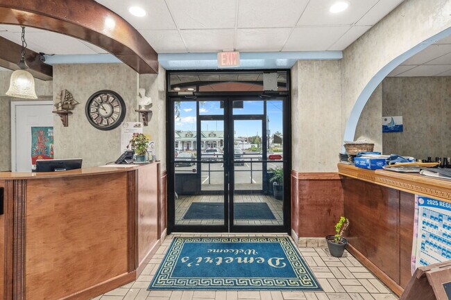 Plus de détails pour 6-8 Lake Shore Dr W, Dunkirk, NY - Commerce de détail à vendre