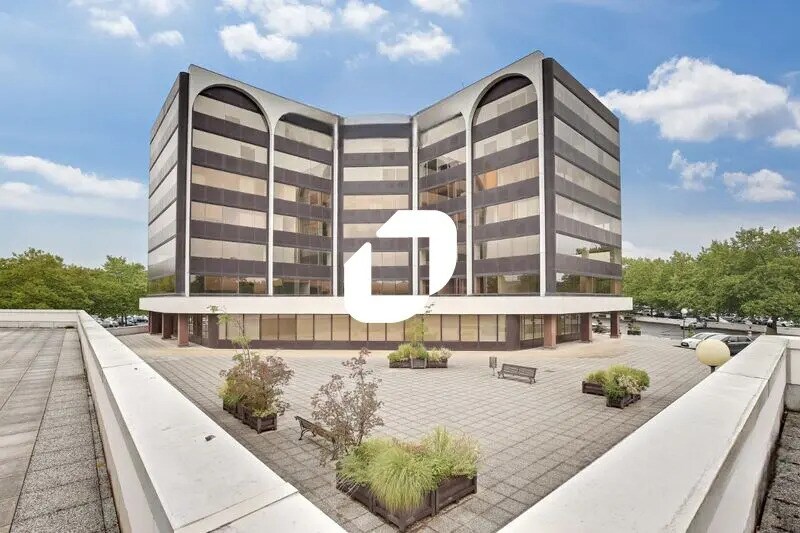 Office in Évry-Courcouronnes for sale Building Photo- Image 1 of 12