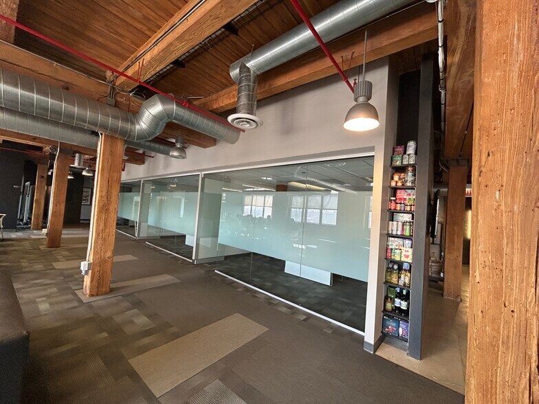700 N Sacramento Blvd, Chicago, IL à louer - Photo du bâtiment - Image 3 de 24