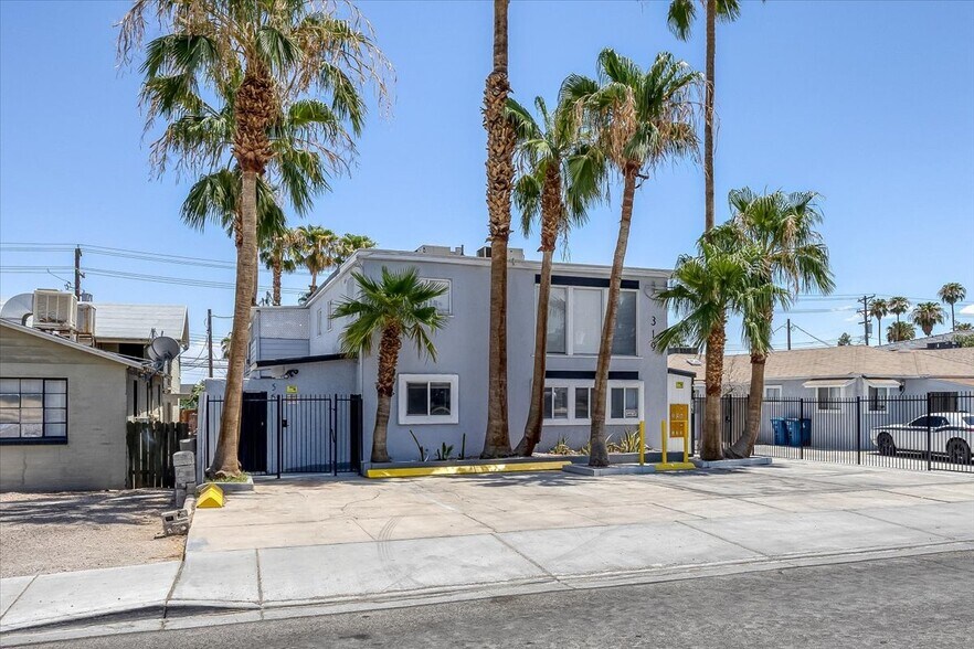 319 S 10th St, Las Vegas, NV à vendre - Photo du bâtiment - Image 3 de 24