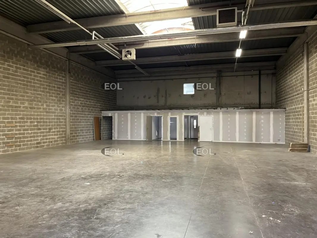 Flex in Gennevilliers for lease Building Photo- Image 1 of 14
