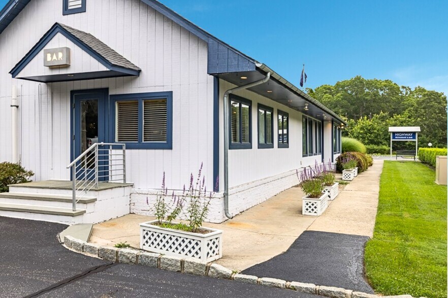 290 Montauk Hwy, East Hampton, NY à vendre - Photo du bâtiment - Image 3 de 28
