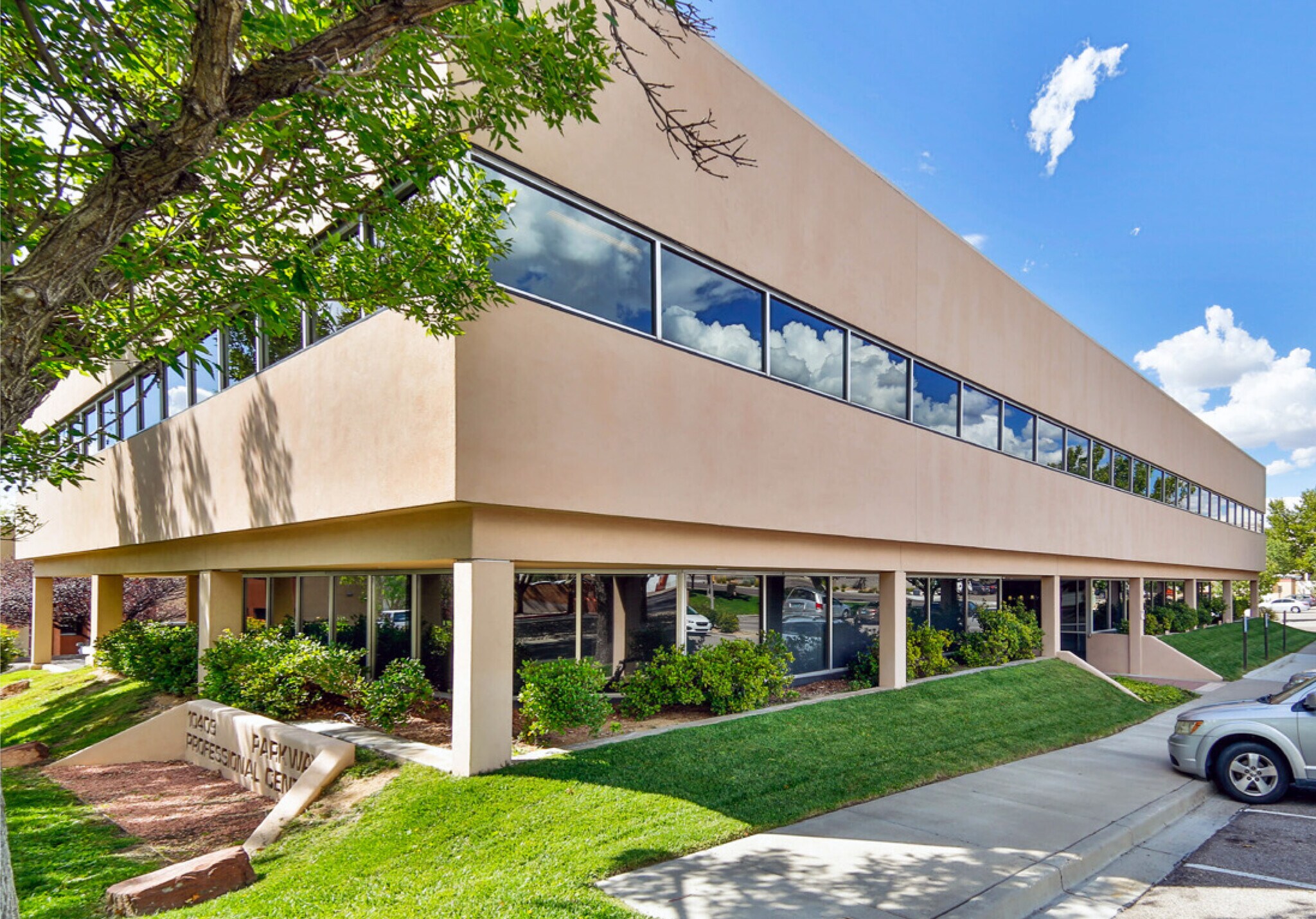 10409 Montgomery Blvd NE, Albuquerque, NM à louer Photo du bâtiment- Image 1 de 11