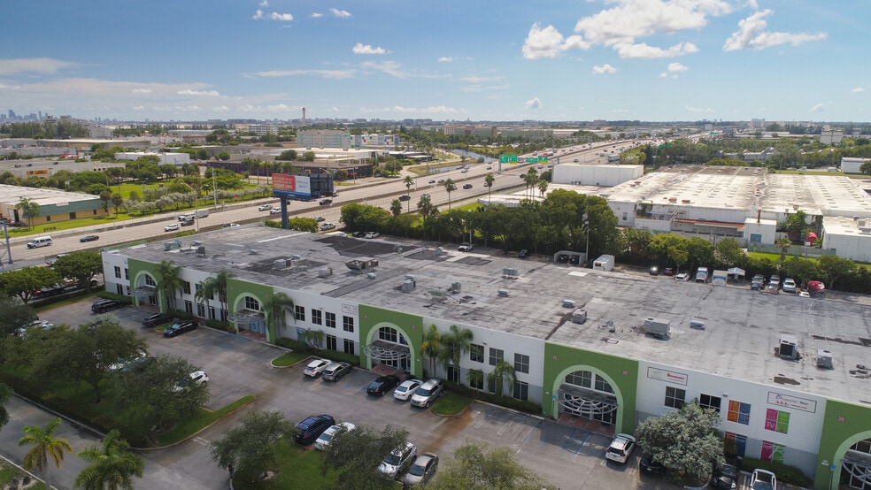 7770 NW 46th St, Doral, FL à vendre - Photo du bâtiment - Image 3 de 70