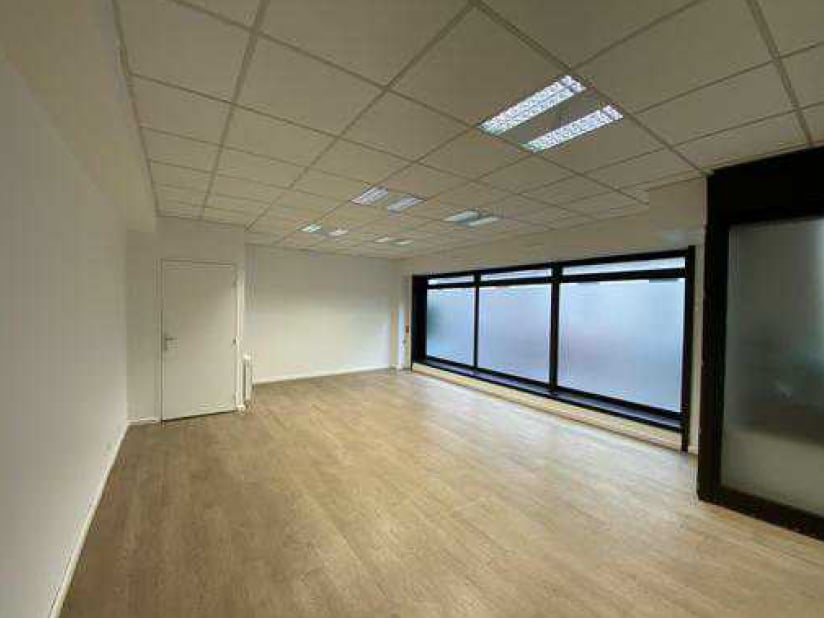 Paris, PAR 75015 -  -  - Interior Photo - Image 2 of 3