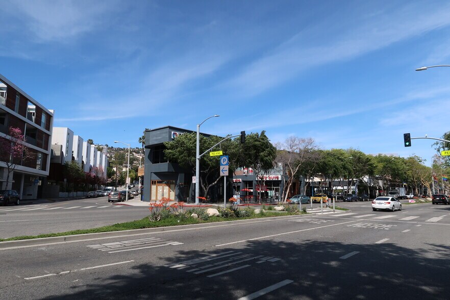 8729-8747 Santa Monica Blvd, West Hollywood, CA à louer - Photo du bâtiment - Image 3 de 8