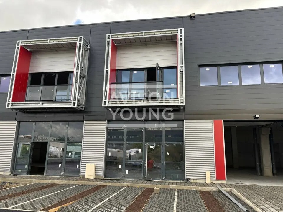 Flex in Bobigny for lease Building Photo- Image 1 of 9