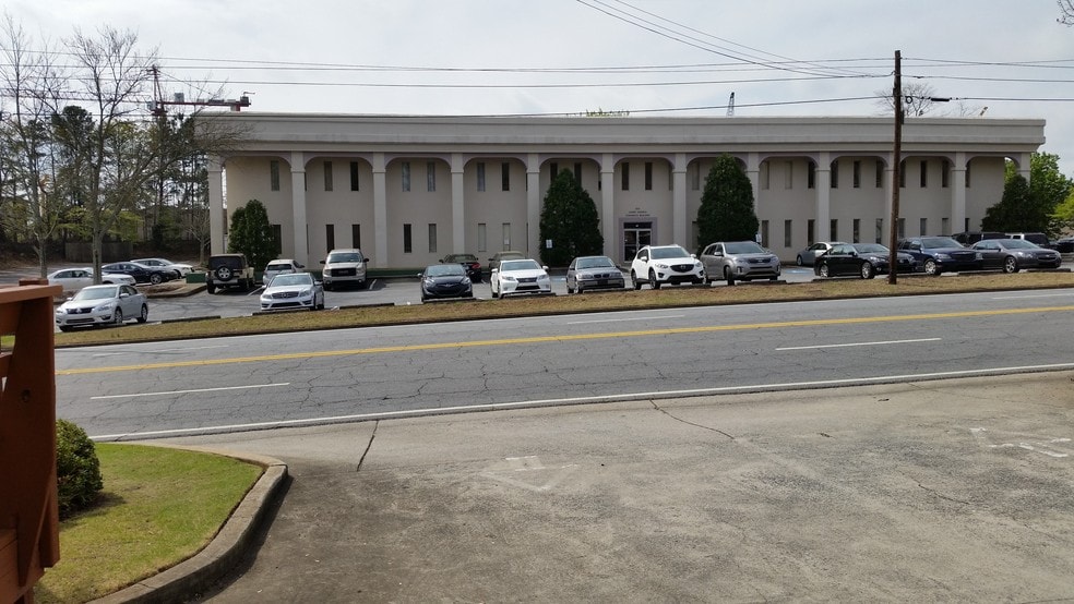 333 Sandy Springs Cir NE, Sandy Springs, GA for lease - Building Photo - Image 1 of 2