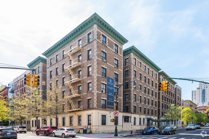 320 Manhattan Ave, New York, NY à vendre - Photo principale - Image 1 de 6