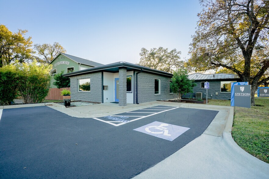 209 Round Rock Ave, Round Rock, TX à louer - Photo du bâtiment - Image 3 de 3