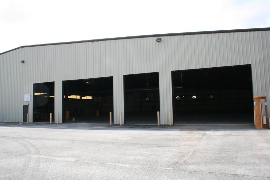 271 Southridge Industrial Dr, Tavares, FL à vendre - Photo du bâtiment - Image 1 de 1