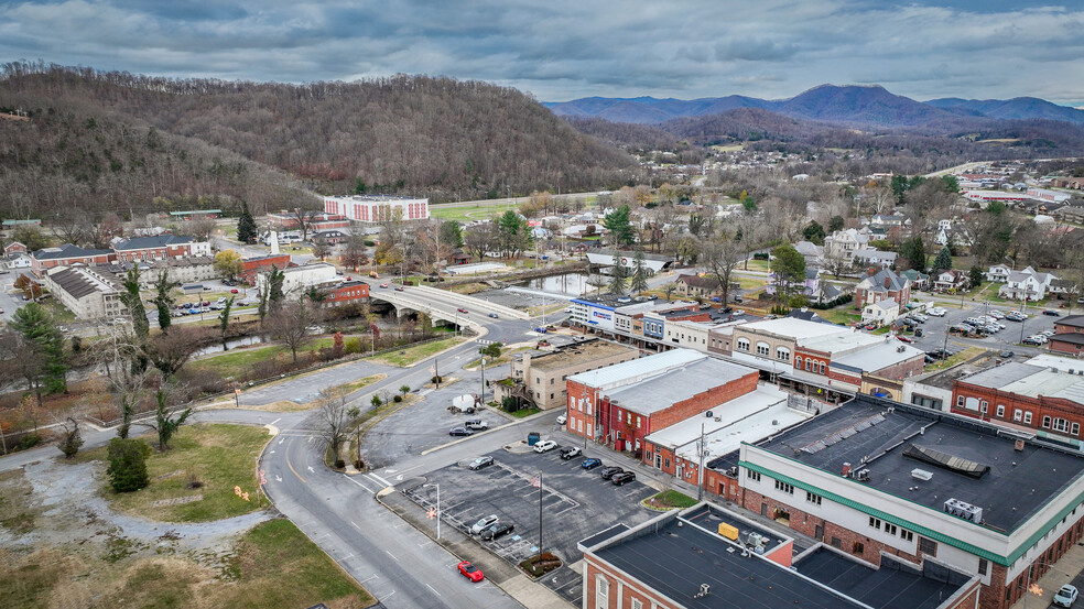 625 E Elk Ave, Elizabethton, TN à vendre - Photo du bâtiment - Image 1 de 1