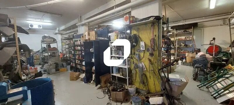 Local d'activités dans Saint-Denis à vendre - Photo du bâtiment - Image 3 de 13