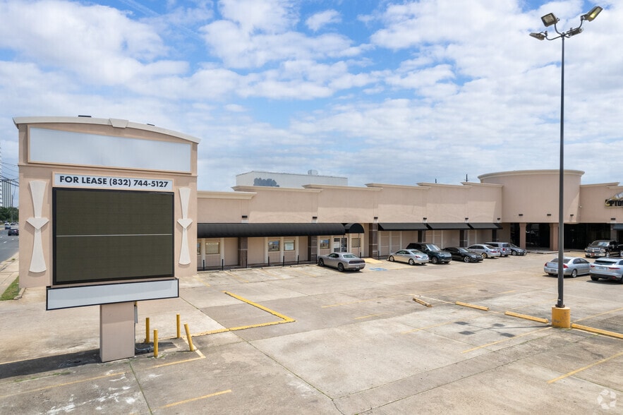 5887 Westheimer Rd, Houston, TX for lease - Building Photo - Image 3 of 10