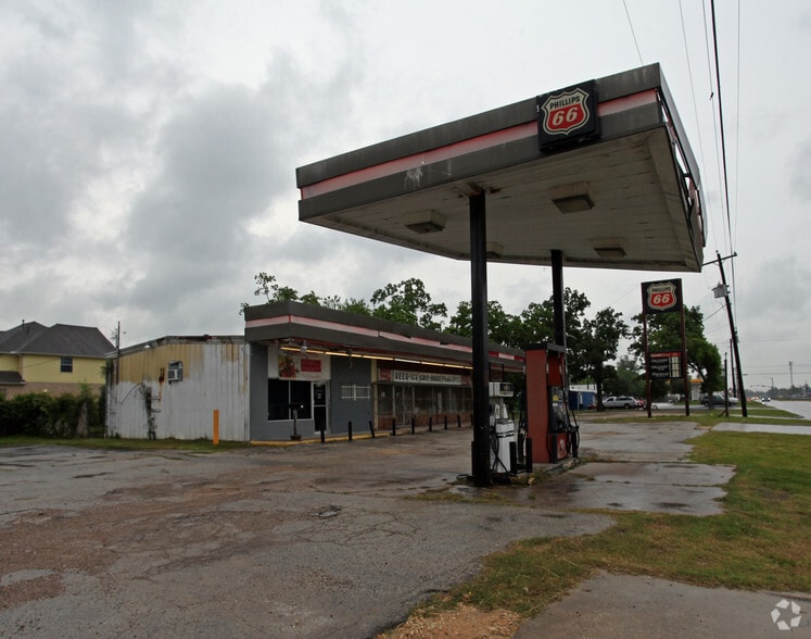 8225-8231 C E King Pky, Houston, TX for lease - Building Photo - Image 2 of 4