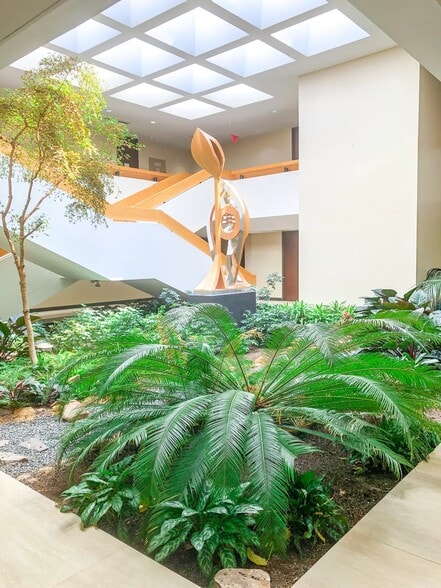 2202 Timberloch Pl, The Woodlands, TX à louer - Photo intérieure - Image 3 de 19