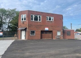 2627 Waynesburg Dr SE, Canton OH - Parking Garage