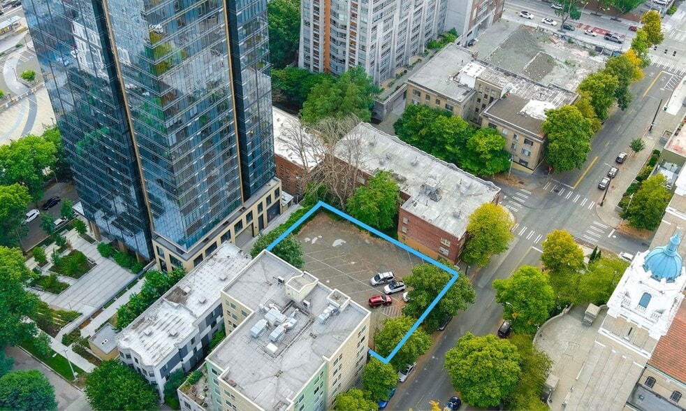 815 9th Ave, Seattle, WA à vendre - Photo du bâtiment - Image 1 de 5