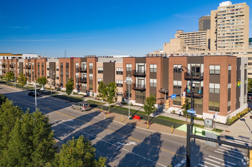 47 Savannah St, Rochester, NY à louer - Photo du bâtiment - Image 2 de 4