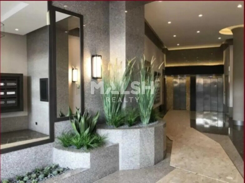 Commerce de détail dans Lyon à louer - Hall d’entrée - Image 2 de 14